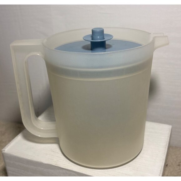 Vintage Tupperware #1575-6 Go Between 1.5 Quart Pitcher w/ Blue Push Button Lid - Picture 4 of 11